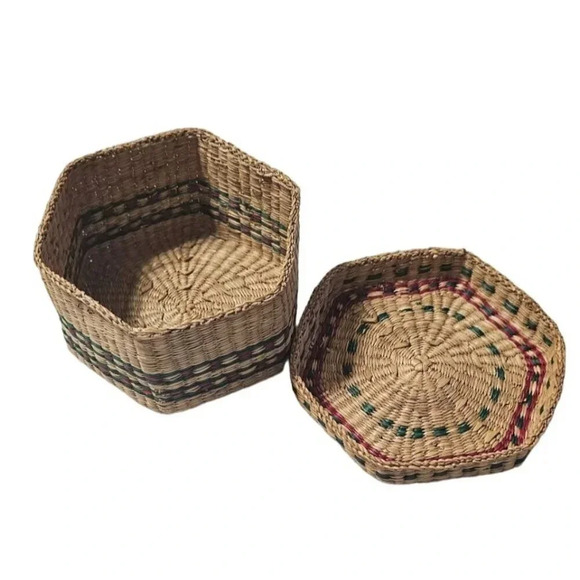 Vtg Handwoven Sweetgrass Basket w Lid from The Peoples Republic China 3" x 5" - Picture 5 of 9